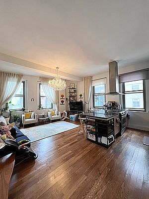 1st image of 120 Greenwich St APT 6C