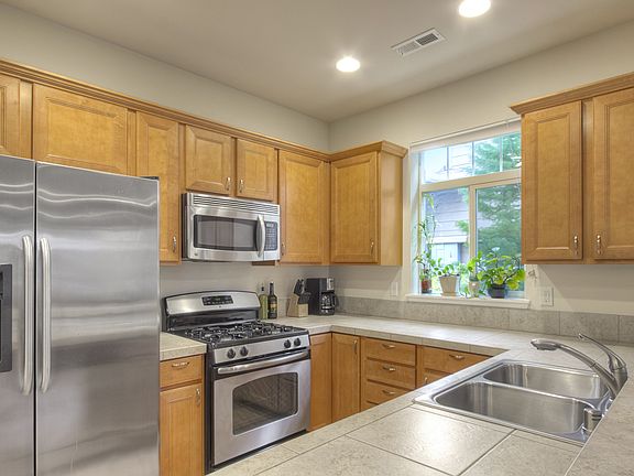 4th image of 1847 11th Ln NE