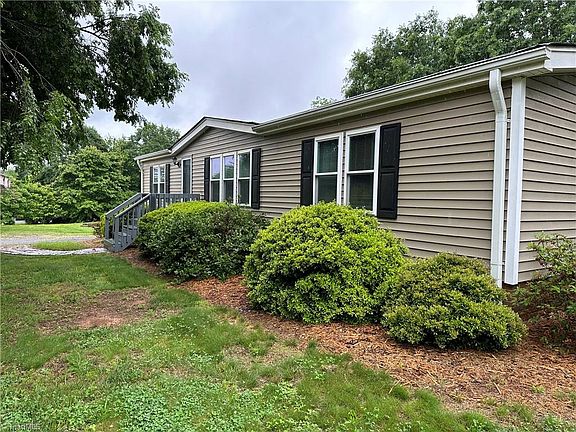 3rd image of 3087 Rickwood Dr