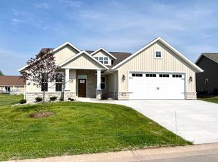 834 Fountain Way, Menasha, WI 54952