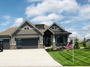 736 SW Admiral Byrd Dr, Lees Summit, MO 64082