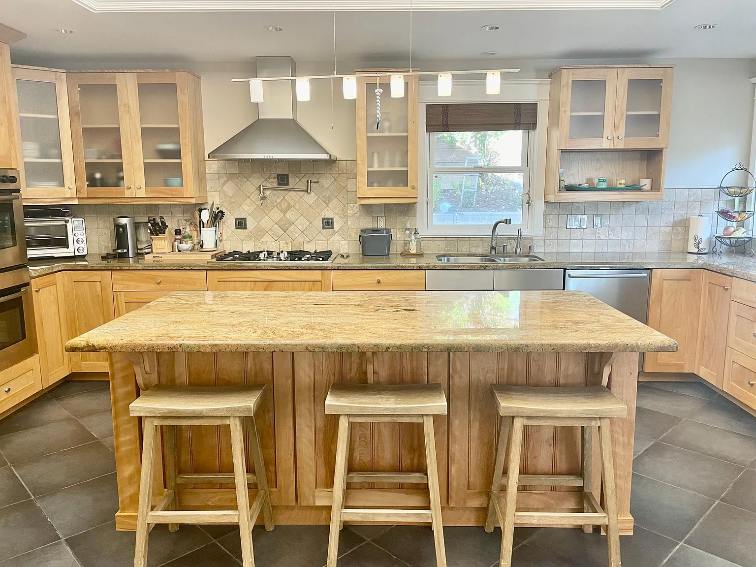 3 bed, 1700 sqft, $9,000 — Photo 4