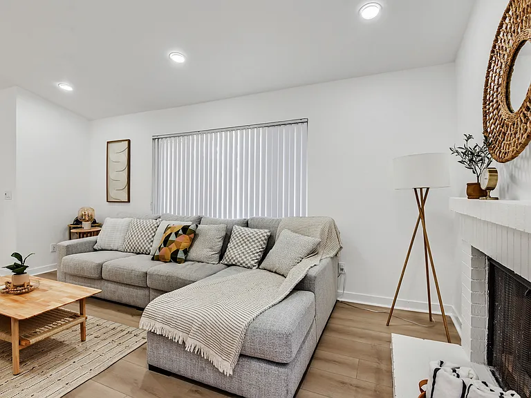 572 Macbrey Dr — Photo 3