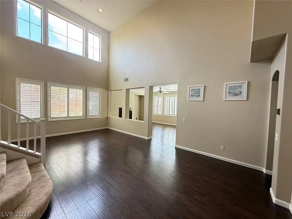 5 bed, 3.0 bath, 2431 sqft, $2,890 — Photo 3