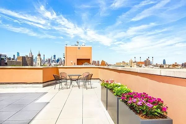 1st image of 164 Stanton St APT 4B