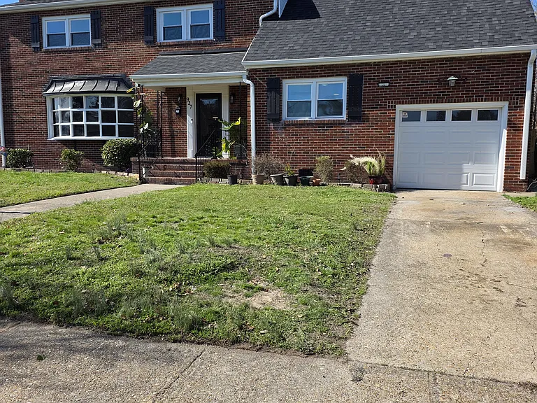 927 11th St — Photo 8