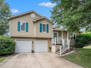 12418 S Acuff Ct, Olathe, KS 66062
