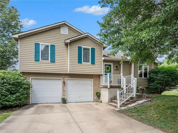 12418 S Acuff Ct, Olathe, KS 66062