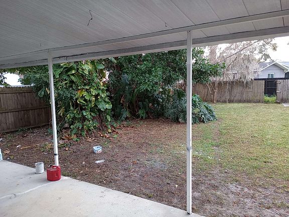 3rd image of 222 SW Lincoln Cir N