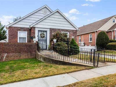 17214 Effington Ave, Flushing, NY, 11358