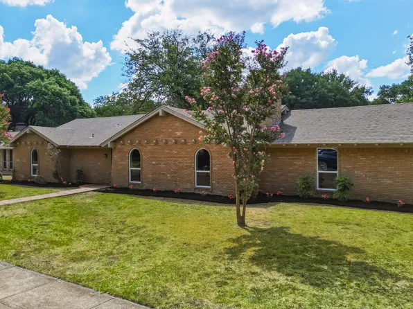 122 Meadowbrook Dr, Desoto, TX 75115
