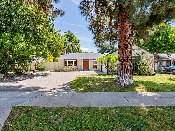 2nd image of 6714 Capistrano Ave