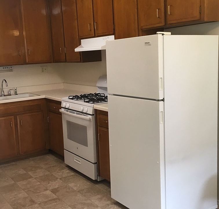 2nd image of 4728 Lamont St APT 11