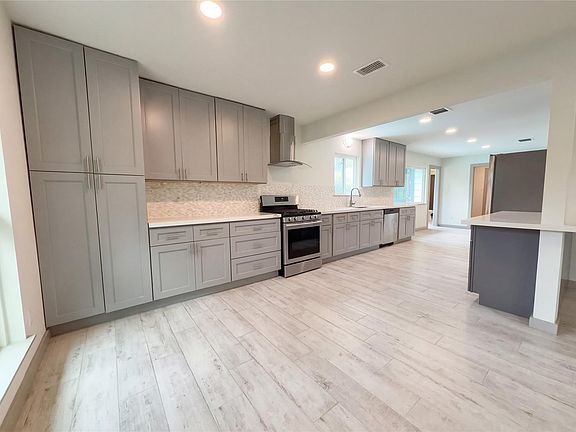 2nd image of 10726 Sugar Hill Dr