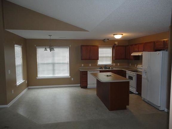 5th image of 406 Bynum St
