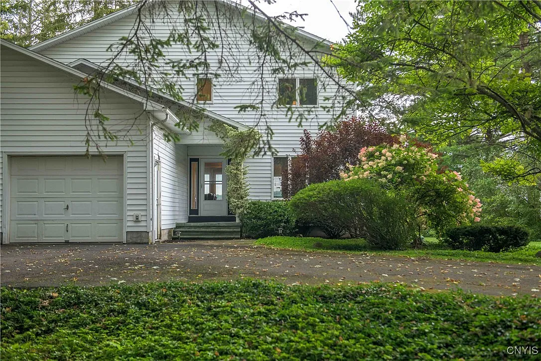 4 bed, 2.5 bath, 2229 sqft, $6,000 — Photo 1