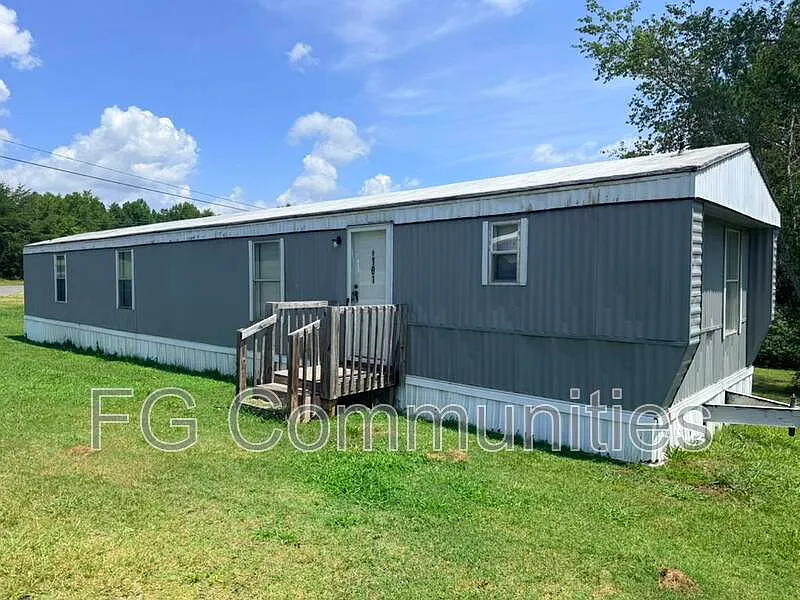 101 Ray Cir