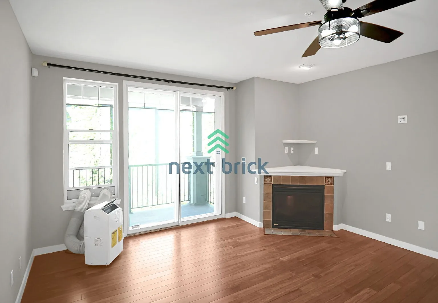 "Charming 2-Bed, 2.5-Bath Retreat in Bothell - Spacious 1157 Sq Ft Haven!" — Photo 2