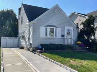 1079 Highland Pl, Woodmere, NY 11598