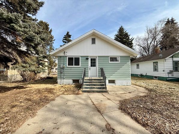 723 5th St NE, Minot, ND 58703