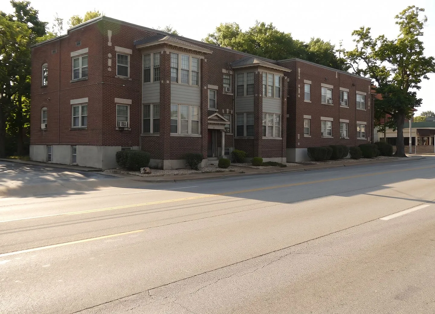 438 S. National Avenue — Photo 3