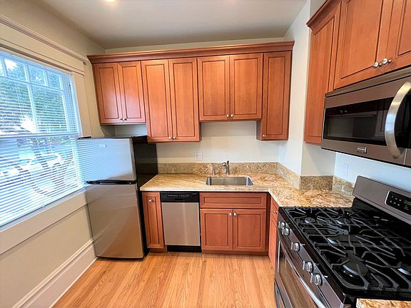 4th image of 1760 Broderick St APT 4