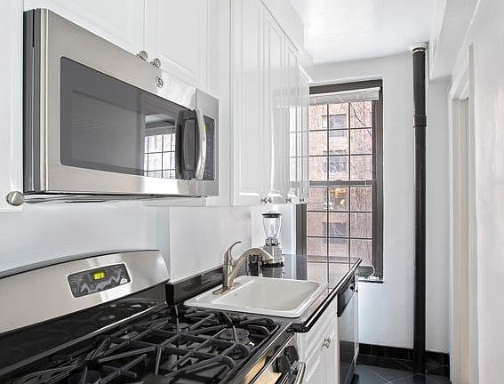 4th image of 445 W 23rd St APT 5F