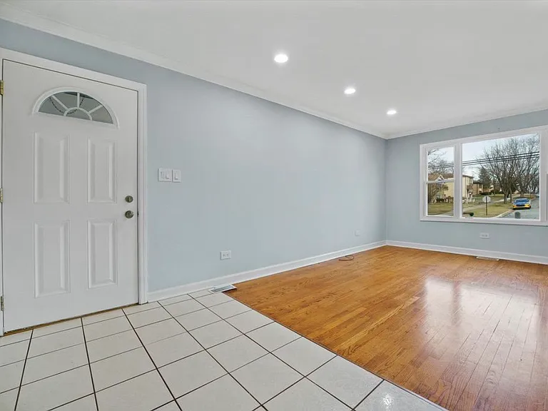 5630 Clarendon Hills Rd — Photo 3