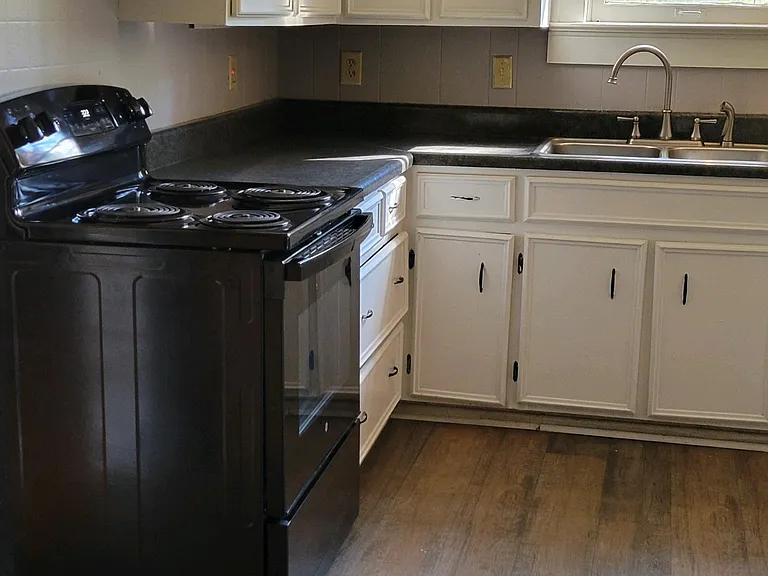 462 S Hyatt St — Photo 7