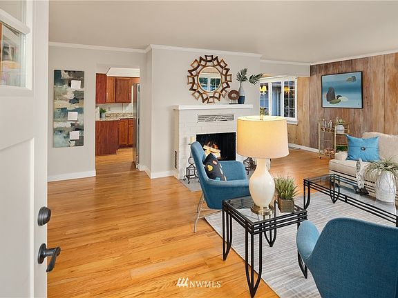 3rd image of 3063 W Lake Sammamish Pkwy NE