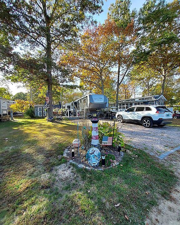 1st image of 118 Dunns Corner Rd #309