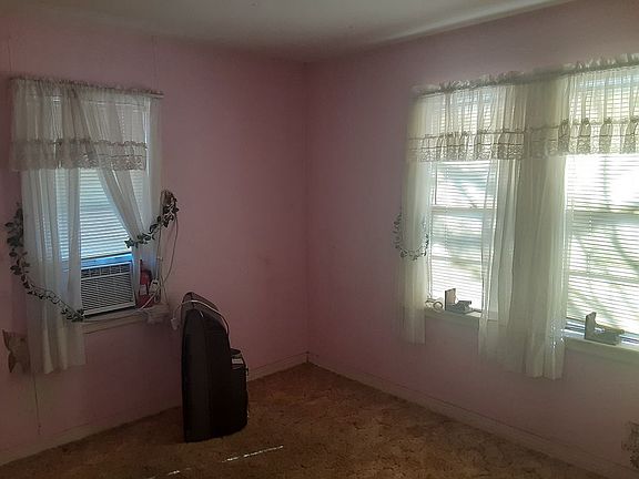 4th image of 1207 NE 69th St