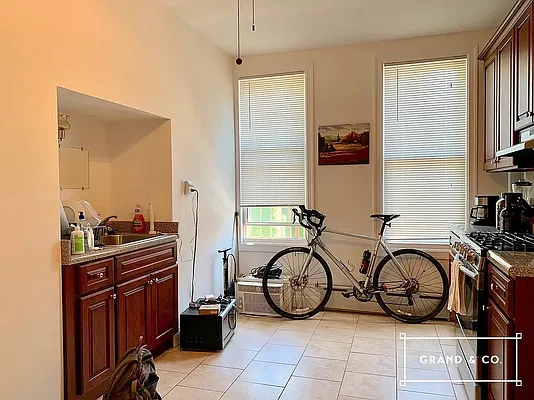 Rented by Grand & Co. | media 8