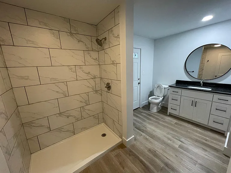 600 E Market Ave #1 — Photo 8