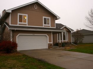 7921 La Vista Dr, La Vista, NE 68128