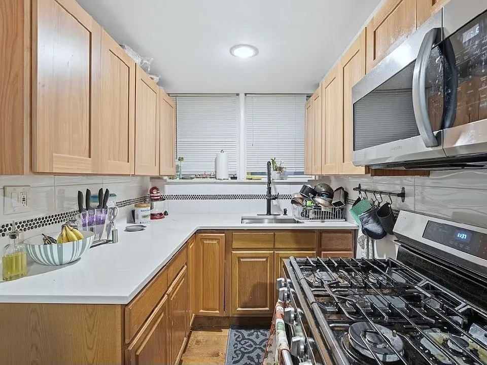 328 John St #1
