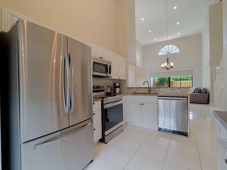 13547 Fountain View Blvd — Photo 8
