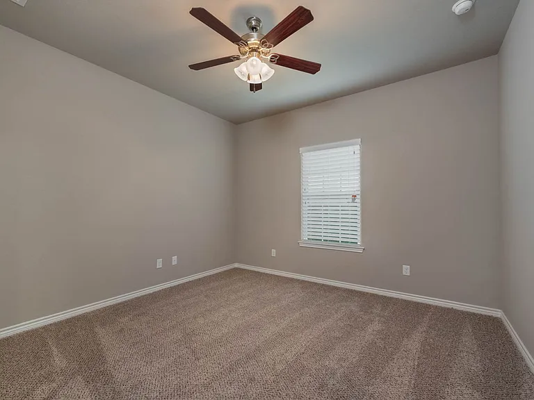 557 Momma Bear Dr — Photo 12