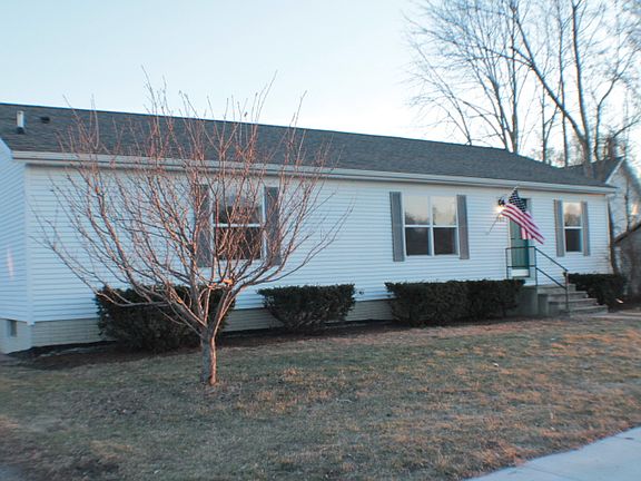 3rd image of 163 Railroad St