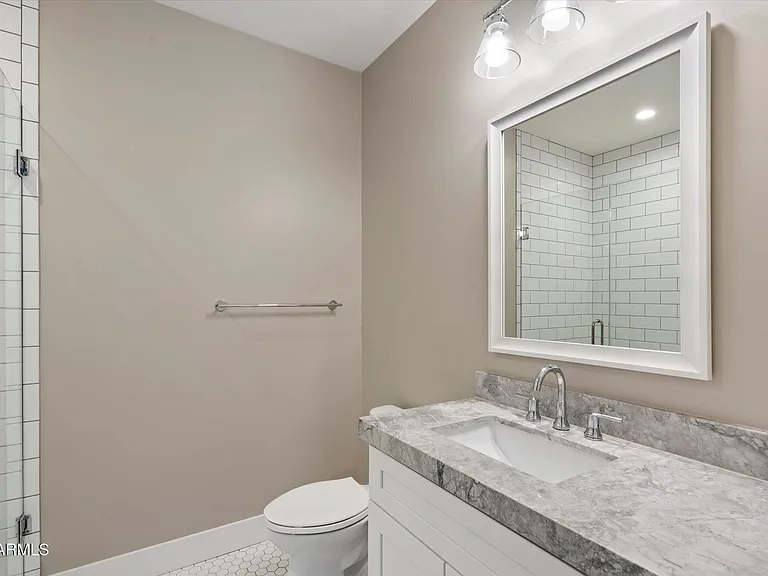 3810 E Devonshire Ave — Photo 22
