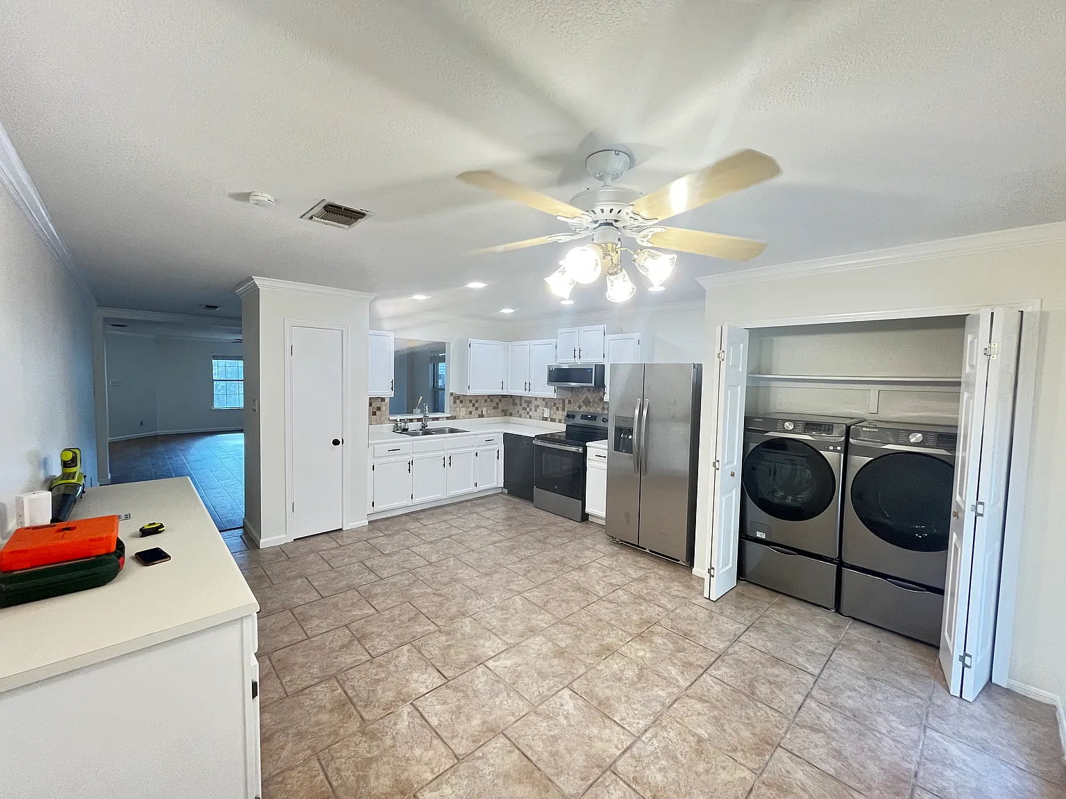 3 bed, 1665 sqft, $2,095 — Photo 3