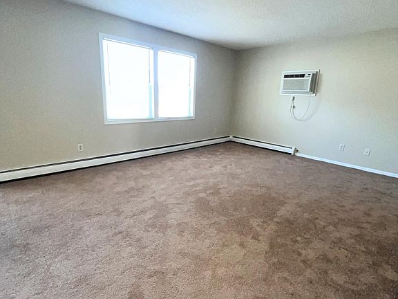 4th image of 360 Oxford Ct APT 1