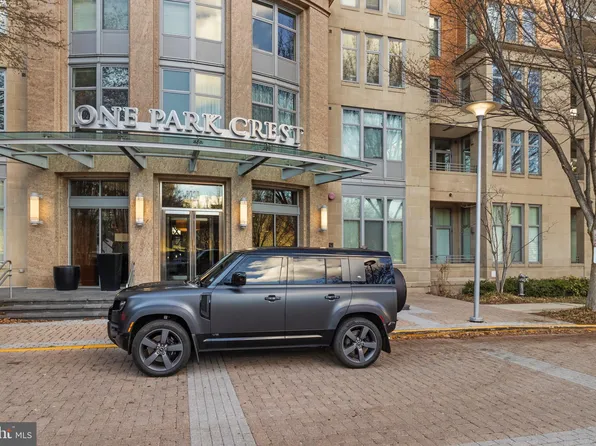 8220 Crestwood Heights Dr APT 407, Mc Lean, VA 22102