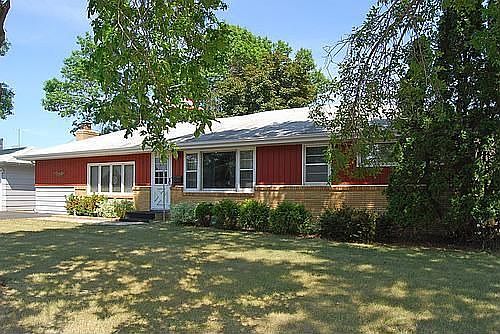 3BR Rambler with 3 Car Garage!!