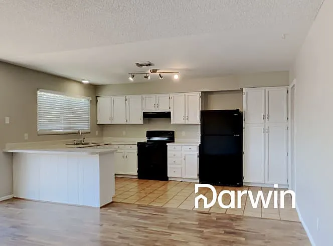 3 bed, 2.0 bath, 1574 sqft, $2,490 — Photo 3