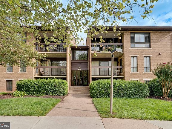 3rd image of 551 Florida Ave APT T4