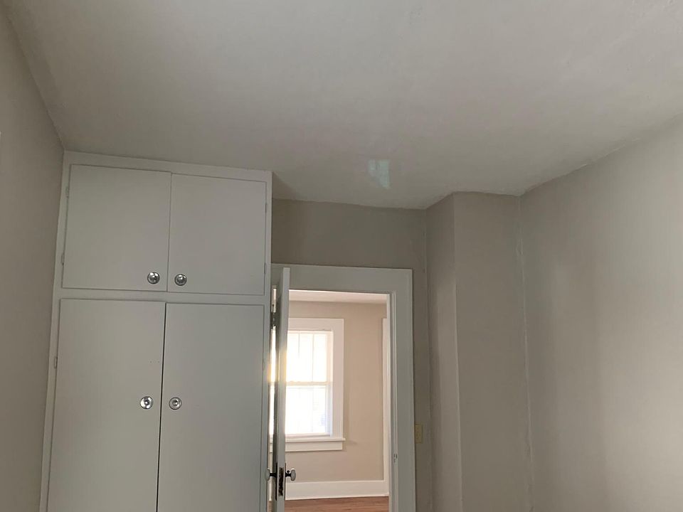 1st image of 425 N Taylor St