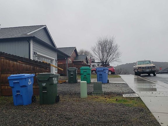 4th image of 923 Stonewater Dr