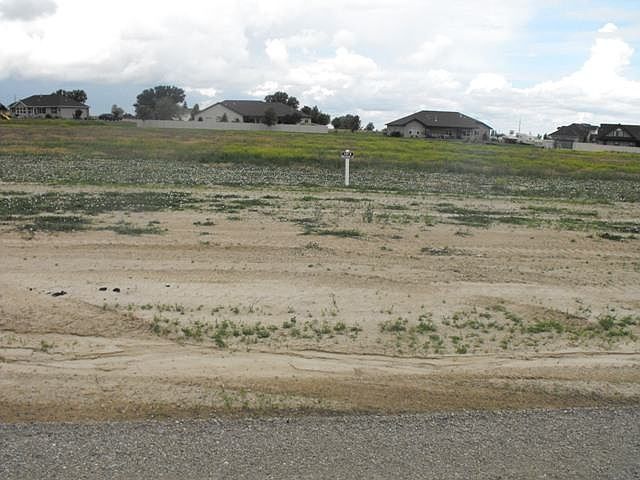 2nd image of 9 Country Rose Way