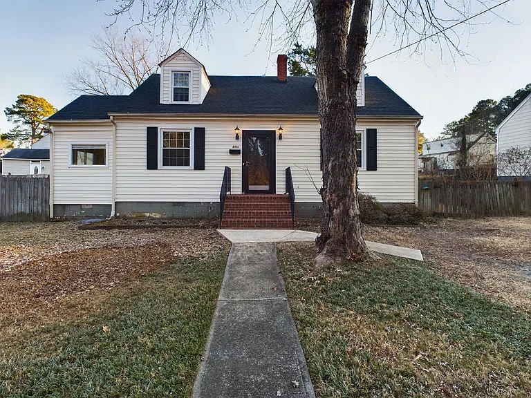 2513 Libbie Ave — Photo 2